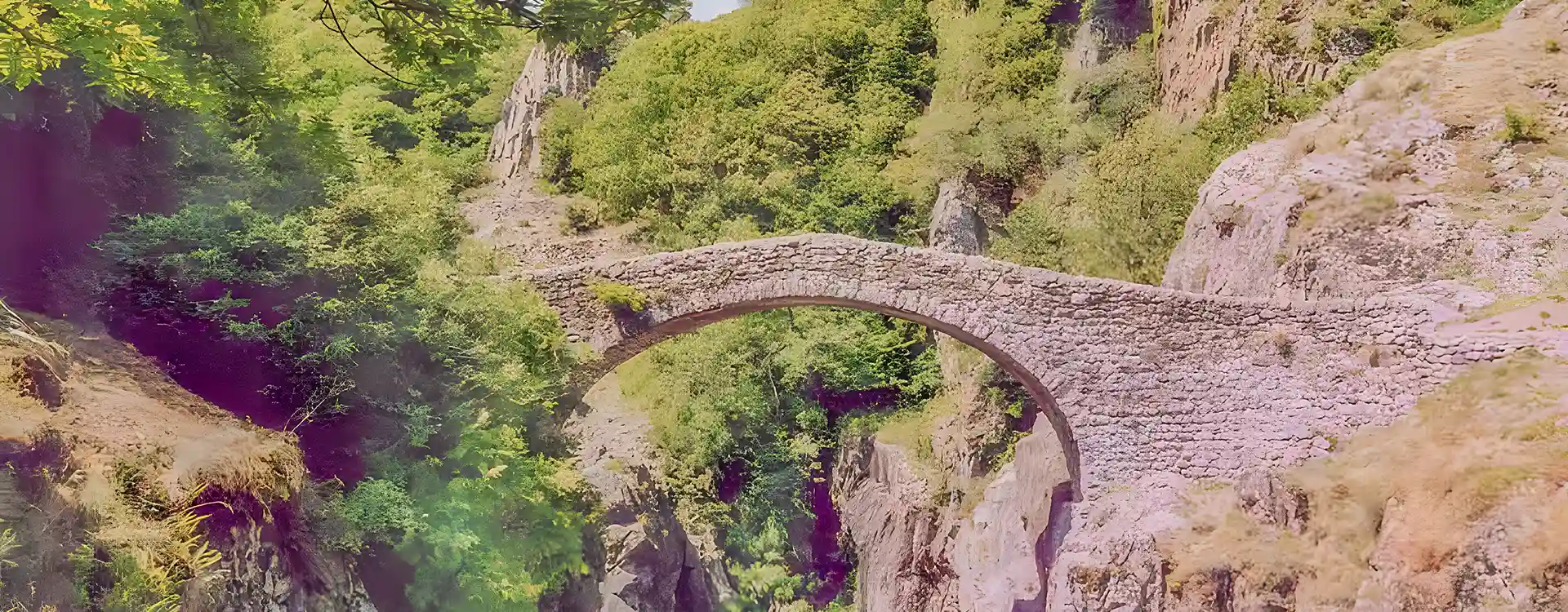 Le Pont du diable, une légende vivante à Thueyts