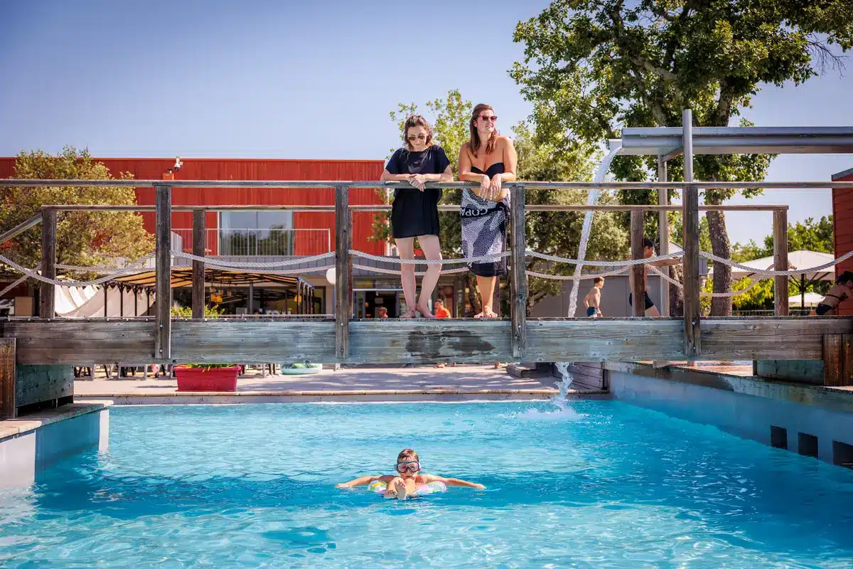 zwembad familie camping ardeche